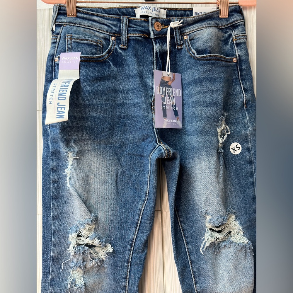 🍀$3/$30 Boyfriend fit med wash ripped jeans - Picture 3 of 7